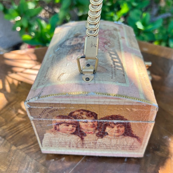 Vintage decoupage box purse - Picture 4 of 7
